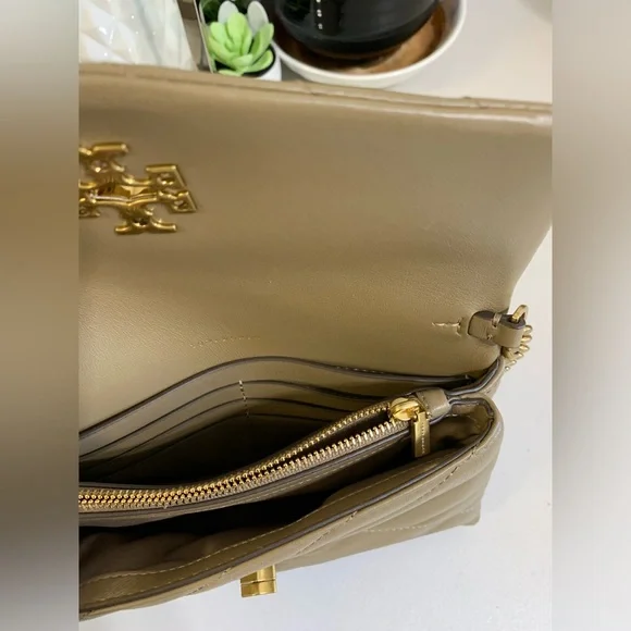 ππ TORY BURCH Kira Chevron Chain Wallet - Picture 12 of 13